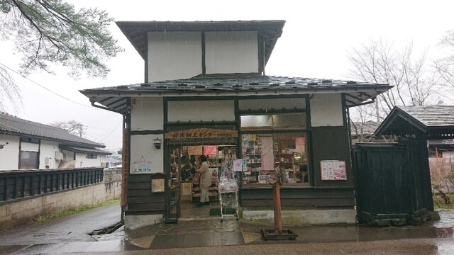 角館桜皮細工センター 武家屋敷通り店で伝統工芸体験とお土産購入 &ndash; 角館観光ガイド