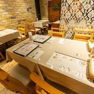 明るい店内で多彩なシーンに対応◎ランチや女子会に最適