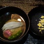 御料理 良所 - 料理はもちろん椀も綺麗だ。