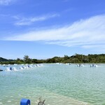 くるまえびキッチンTAMAYA - お店の前は養殖場