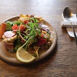 ビルバンテ - 前菜の季節のサラダ、里芋とマスタードのディップ