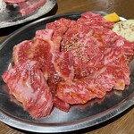 黒毛和牛焼肉と本格もつ鍋 山樹 - 
