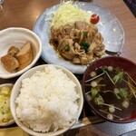 家庭料理居酒屋 よってって - ♪豚肉のスタミナ炒め定食 ¥700