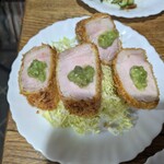 ナカガワ☆スエ食堂 - 低温調理したトンカツ（通常メニューではありません）歯が無くても噛み切れるほど柔らかい！脂身も甘くワサビとの相性抜群！