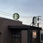 スターバックスコーヒー - 屋根の看板