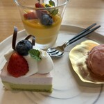 THE GARDEN - イチゴとピスタチオのムース、マンゴープリン、季節のシャーベット・イチゴ