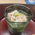 徳ㇵ本也 - 裏漉しした湯葉はトロンとしてクリーミー。お酢の効いた餡+毛蟹+そら豆。匙ですくう度に組み合わせが異なり楽しく美味しい♡
