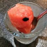 烈志笑魚油 麺香房 三く - 夜のサービス品・店名にちなんで毎時３９分(三く)に食事中の人だけにサービスされる。今回はスイカ