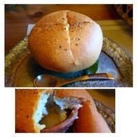 山ごぼう - 自家製パンの中は「キノコスープ」です。白ネギもたっぷりですので甘く感じます