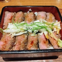 美食米門  - 国産牛赤身肉の鉄板焼き重御膳1680円