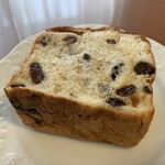SUMOMOベーカリー - 料理写真:レーズン食パン