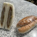 まるじゅう - カツサンド 税込250円、フィッシュバーガー 税込230円