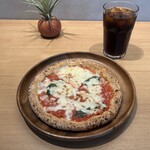 arc shisha bar - マルゲリータ　香ばしく焼き上げた生地に、トマトの酸味とモッツァレラのコク。シンプルだからこそ際立つ、本格ナポリ風ピザ。