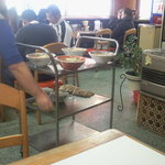 広東 - このワゴンで運ばれてきます。