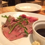 江戸堀BEEF - これも外せないローストビーフ。その日の夕方焼き上がった出来たてを堪能できる。