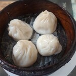 天龍菜館 - 小籠包(壁に書かれてません。冊子メニューにあります。)