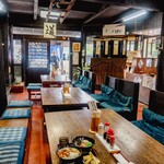 ヨコクラうどん - 「うどんの聖地」飲食スペース