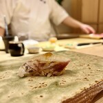 鮨 華 - 握り ヒラメの昆布締め