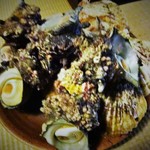 心人 - 本日も、大きなサザエ、帆立、ハマグリを、豪快にコンロで焼いて頂きました。大、大満足の海鮮コースでした。