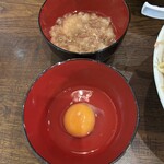 麺とび 六方 エルサあづみ野店 - 生卵　　味つき油