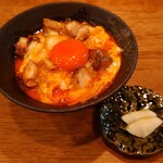 鶏一途 - 親子丼(漬物付き)