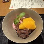 おかもと - 11、水物
      ラムレーズンとラズベリーのアイス、小豆、ネーブルオレンジ