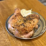 こじゃんと酒場 タチドマル - ■鶏もも一本焼き ¥990