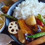 いどばた食堂 - ゴロゴロ野菜のカレー(大盛り)。750円+50円