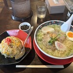 あじさい 本店 - 全体