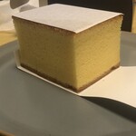 北海道牛乳カステラ - 北海道牛乳カステラ　ハーフ（3切）　945円