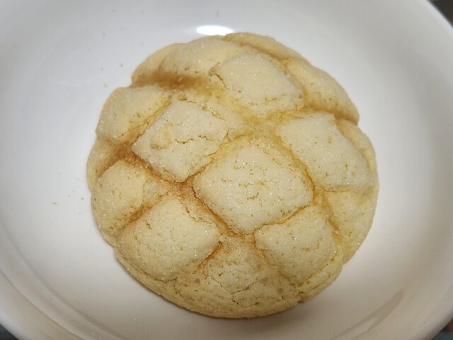 メロンのパン 赤城乳業「厳選メロンのメロンパン」1月21日発売、外側はメロンパンの