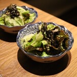 厳選焼肉 一石三鳥 - 口直しサラダ(梅だれのチョレギサラダ)