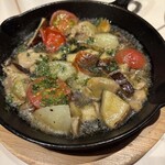 ドニズ バー - 広島の牡蠣ときのこのアヒージョ