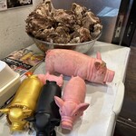 昇龍軒 - 豚ちゃんの置物と豚骨
