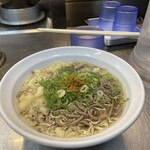 立喰うどん・そば　大和庵 - かけそば@300円 天かすが嬉しい