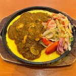パスタ・デ・ココ - 料理写真:鉄板カレーミートSSサイズミラカントッピング