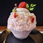 HAPPY MOMENT PETITE - 桜いちご大福(真横から)