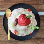 HAPPY MOMENT PETITE - 桜いちご大福(真上から)