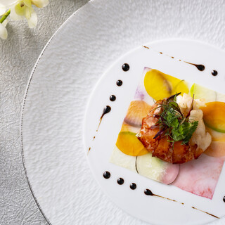 "Elegant and Refined Dishes that Make the Most of Ingredients"