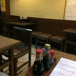 狸 - 店内は縦長で〜す