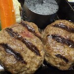ハンバーグかしわ野 - 肉汁が噴出中