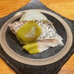 ダイナミックキッチン＆バー 燦 - 真鯛木の芽味噌焼きと新玉葱の宝楽焼き