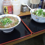 谷やんラーメン - 左特製ラーメン　右大盛ビッグチャーシューメン