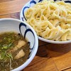 油そば 周月 - つけ麺《平打ち麺》【中】(税込1,000円)
トッピングは短冊の自家製炭焼き叉焼、麻筍、刻み青葱
つけ汁は、昆布出汁&鯖節&熬子&生揚げ醤油
魚介系の粒子感もあり、全体的にちょっと強めかな