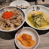 焼肉&手打ち冷麺 二郎 KANAYAMA - A5牛丼セット