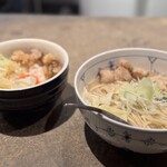 名前のないラーメン屋 - もつラーメンともつ丼、
                                具は同じで麺かご飯か が違う