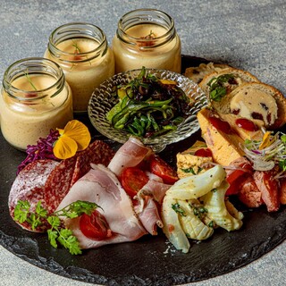 約70種類◆和洋を問わず、独創的でお酒がすすむ創作料理