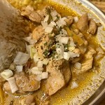 ララカレーハママツ - 鶏肉、刻みタマネギ