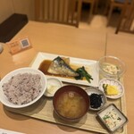 さち福やCAFE - 料理写真:名物お母さんの煮魚とやわらか大根煮の定食