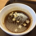 めん処 きよ洲 - サバと佐助豚の脂が効いた塩味のない醤油ダレが旨い！